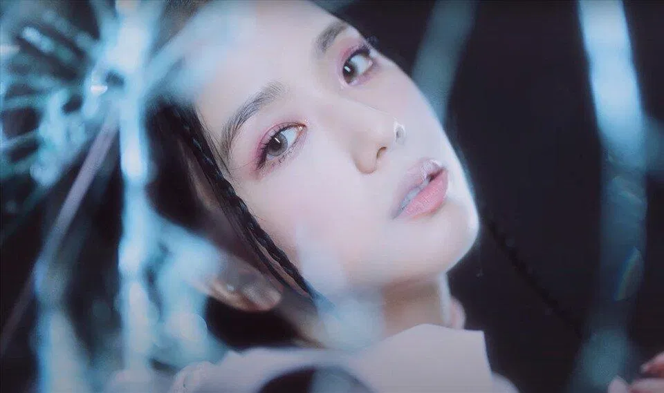 Jisoo xuất sắc khi là thành viên duy nhất của BLACKPINK khi sở hữu 2 hashtag đồng thời trending ở cả 2 bảng giải trí và bảng chung tại cùng một thời điểm trên nền tảng Weibo (Ảnh: Internet) Jisoo xuất sắc khi là thành viên duy nhất của BLACKPINK khi sở hữu 2 hashtag đồng thời trending ở cả 2 bảng giải trí và bảng chung tại cùng một thời điểm trên nền tảng Weibo (Ảnh: Internet)