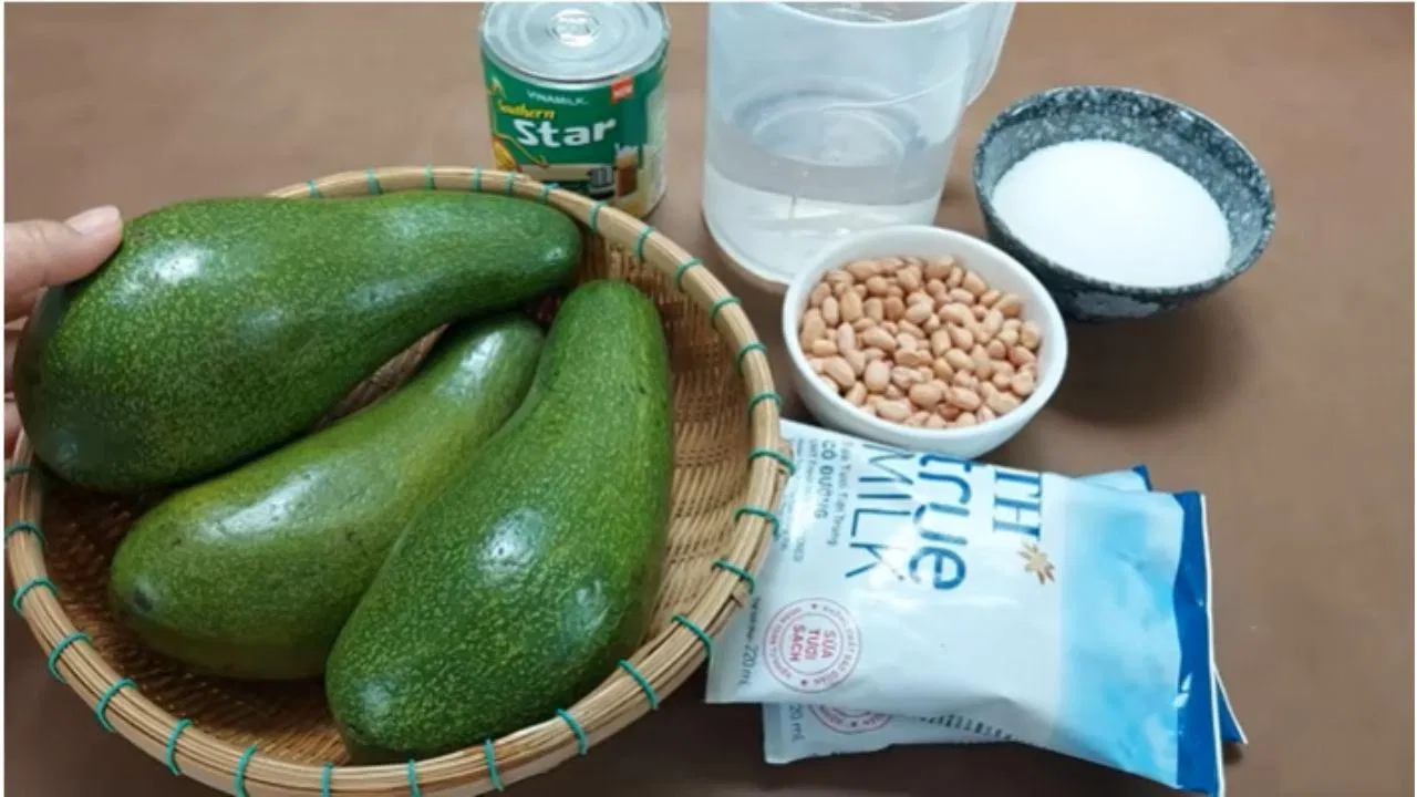 Nguyên liệu làm kem bơ (Nguồn Youtube: Món ngon TN)