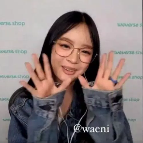 "Xin chào các mọi người, tên của con là Phạm Ngọc Hân ạ" "Xin chào các mọi người, tên của con là Phạm Ngọc Hân ạ"