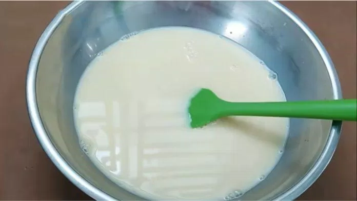 Trộn đều hỗn hợp để sữa tan ra hết (Nguồn Youtube: Món ngon TN)