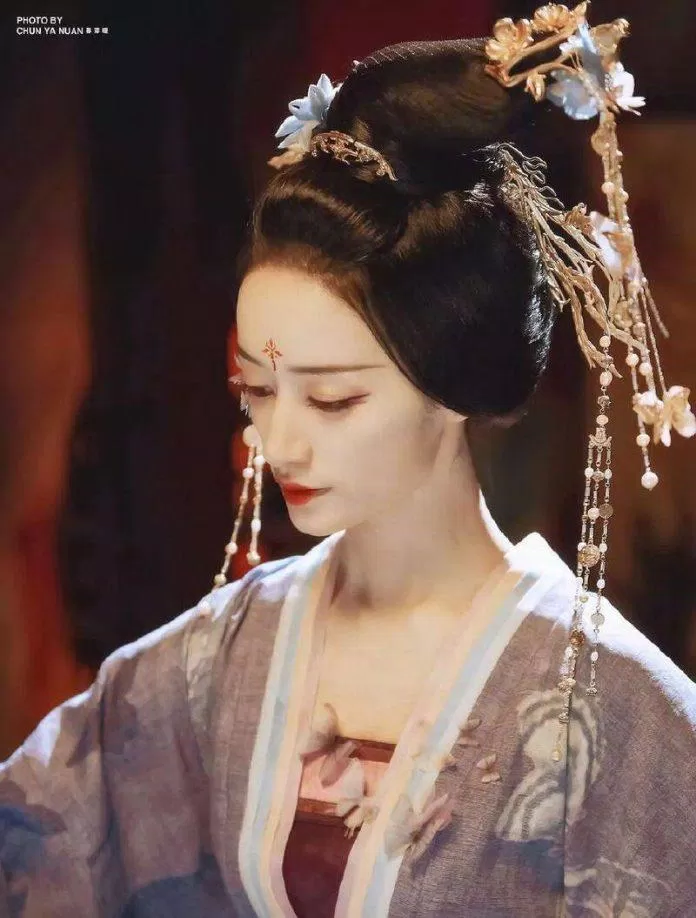 Tạo hình của Quách Hiểu Đình bị nói giống geisha Nhật Bản. (Ảnh: Internet)