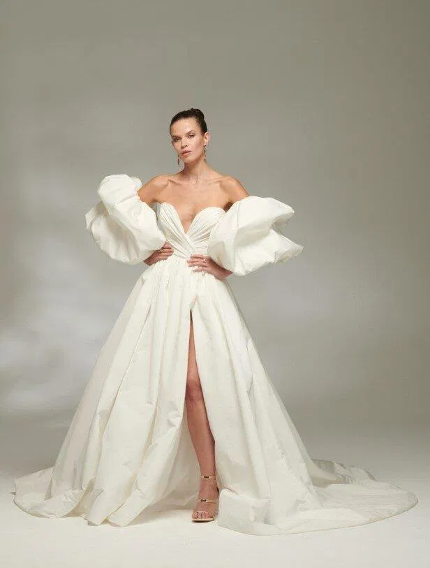 Tay bồng - một trong những nét thời trang nổi bật năm 90. (Nguồn ảnh: Internet) Tay bồng - một trong những nét thời trang nổi bật năm 90. (Nguồn ảnh: Internet)