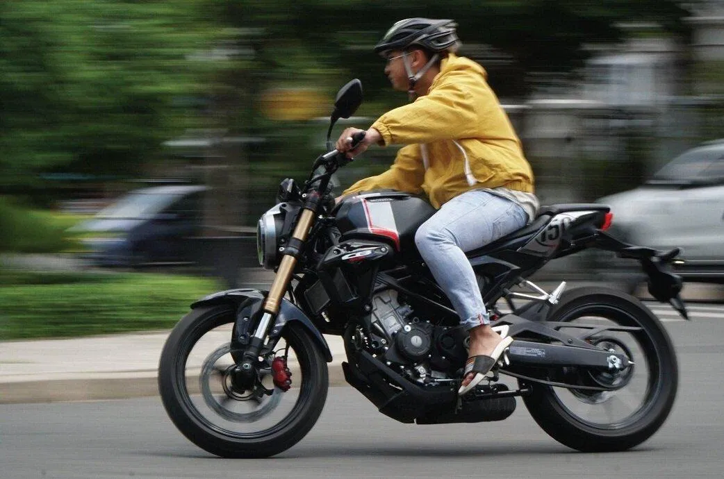 Tư thế ngồi đối với CB150R (Ảnh: Internet)