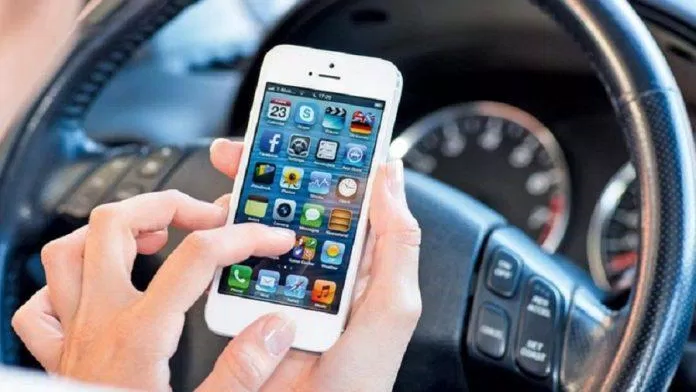 Điều khiển ô tô bằng app ngày càng phổ biến (Ảnh: Internet)