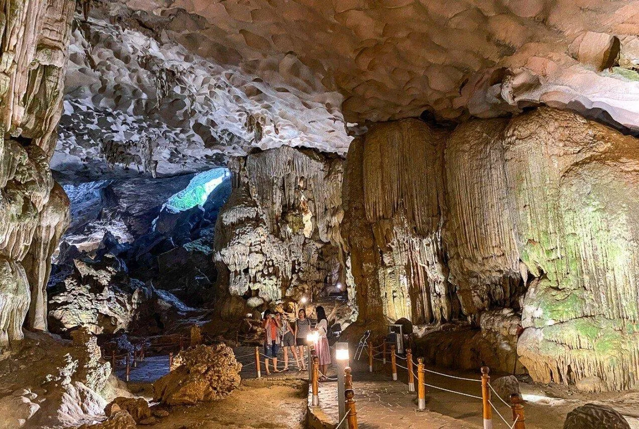 Hang Sửng Sốt (Ảnh: Internet). Hang Sửng Sốt (Ảnh: Internet).