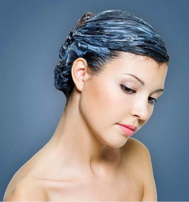 Đừng quên sử dụng dầu xả để tóc hấp thụ thêm dưỡng chất và mềm mượt(Nguồn: Internet)