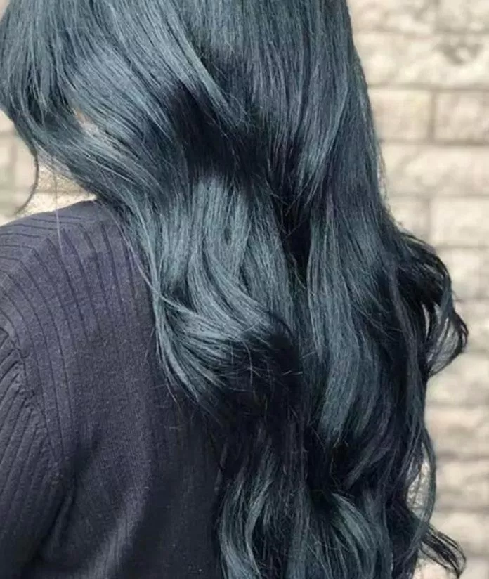 Màu tóc xanh than khá an toàn(Nguồn: Internet)