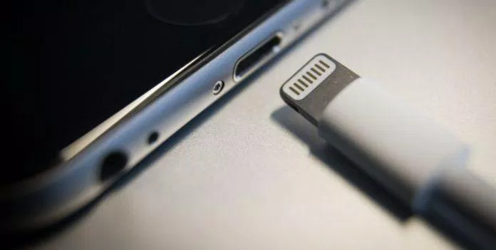 iPhone 14 sẽ còn cổng Lightning hay chuyển sang USB-C? (Ảnh: Internet) iPhone 14 sẽ còn cổng Lightning hay chuyển sang USB-C? (Ảnh: Internet)
