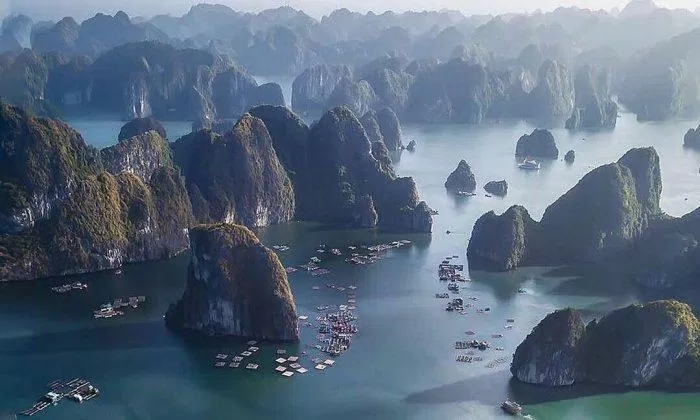 Vịnh Hạ Long nhìn từ trên cao (Nguồn: Internet)