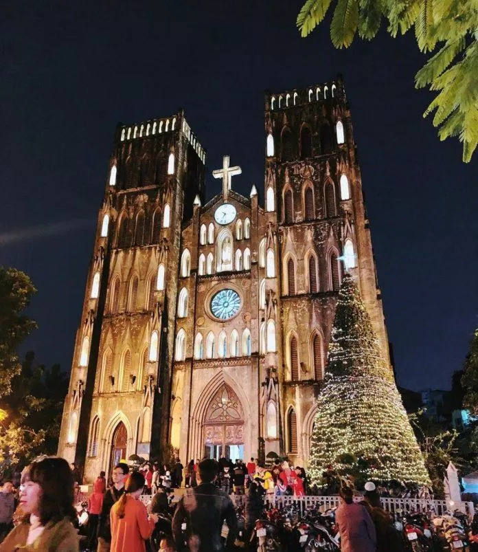 Giáng Sinh ở nhà thờ Lớn Hà Nội (Ảnh: Internet)