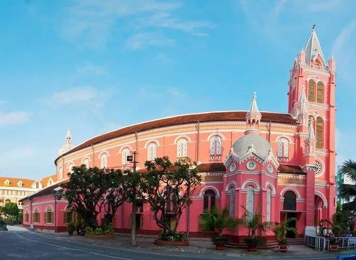 Một góc nhìn khác của nhà thờ Tân Định Sài Gòn (Ảnh: Internet)