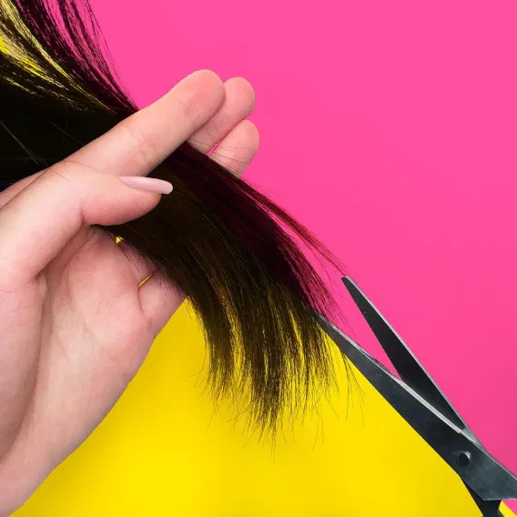 Bạn nên đến Salon thường xuyên để kiểu tóc được chỉnh chu hơn. (Nguồn ảnh: Internet)