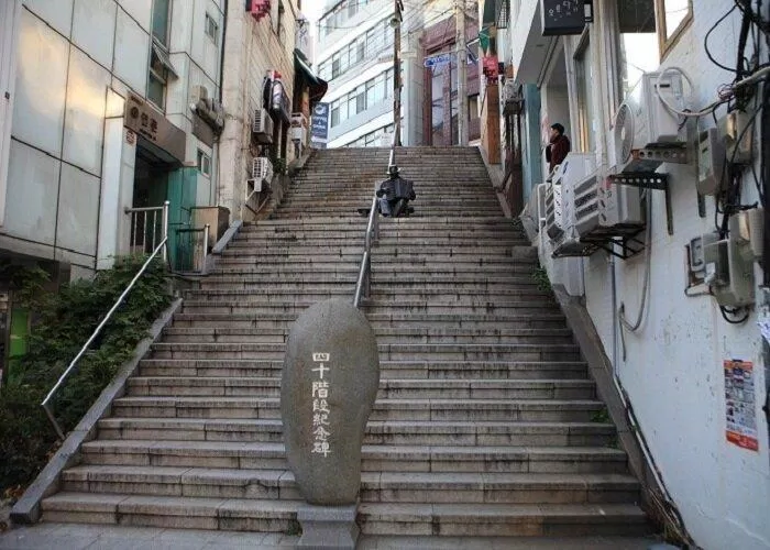 Cầu thang 40 bậc nổi tiếng (Ảnh: Internet)