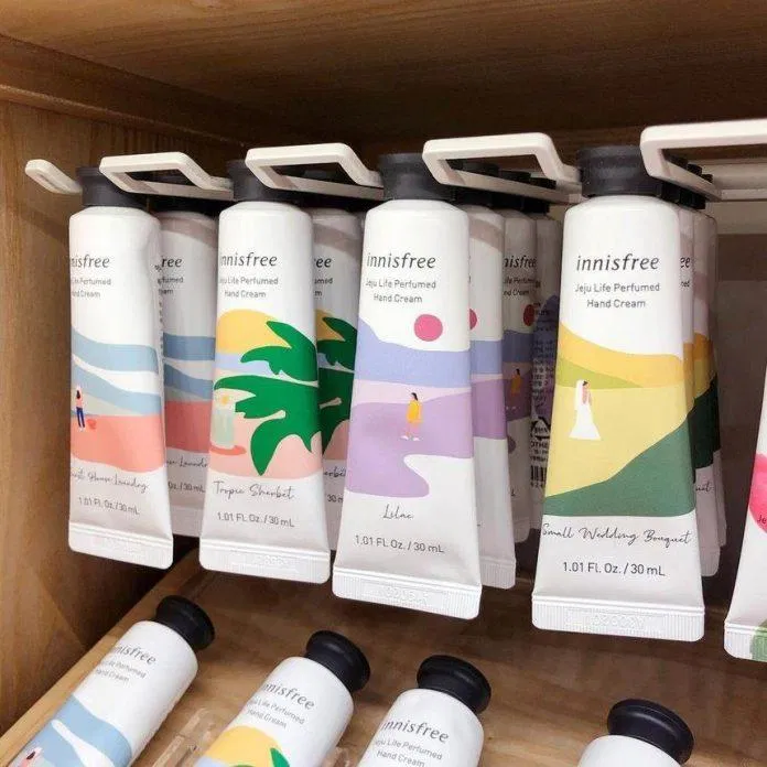 Dưỡng tay innisfree với nhiều mùi hương tha hồ chị em lựa chọn ( Nguồn : Internet )