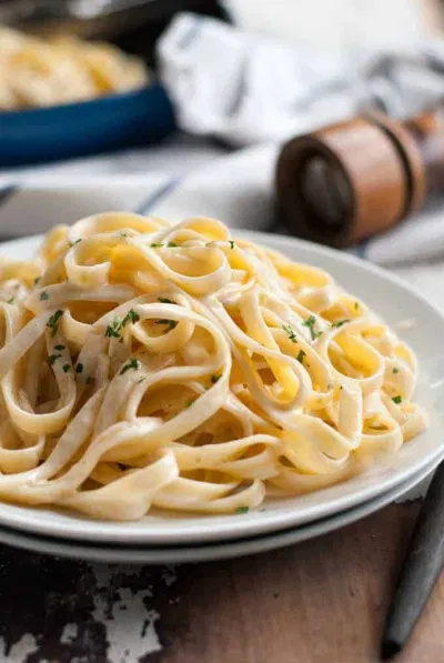 Pasta xốt Alfredo có quá nhiều calo và chất béo (Ảnh: Internet) Pasta xốt Alfredo có quá nhiều calo và chất béo (Ảnh: Internet)