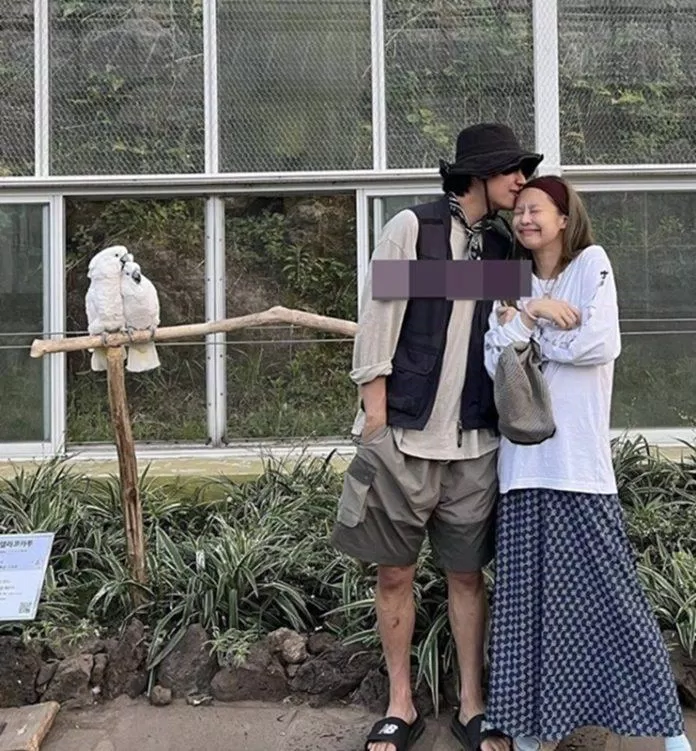 Chùm ảnh V và Jennie hẹn hò thân mật tại đảo Jeju (Ảnh: Internet)