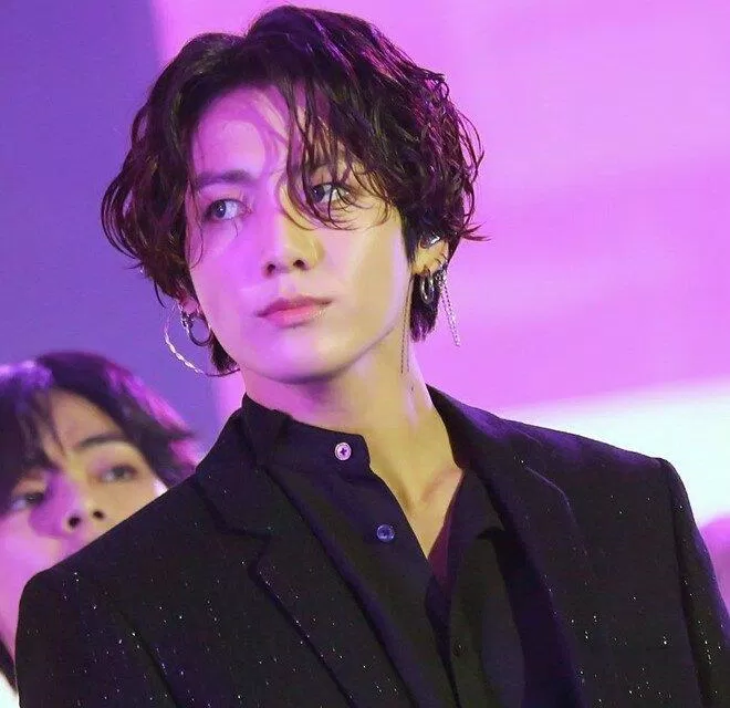 Chất giọng của Jungkook được đánh giá là có kĩ thuật tốt và giàu cảm xúc (Ảnh: Internet)