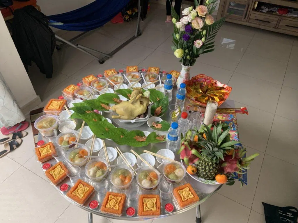 Chuẩn bị mâm cúng đầy tháng cho bé gái, bé trai (Ảnh: Internet)