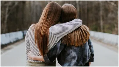 Bạn thân có thể chia sẻ được mọi thứ trong cuộc sống (Ảnh: Internet) Bạn thân có thể chia sẻ được mọi thứ trong cuộc sống (Ảnh: Internet)