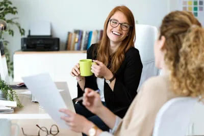 Bạn công việc giúp bạn vượt qua những khó khăn trong công việc dễ dàng (Ảnh: Internet) Bạn công việc giúp bạn vượt qua những khó khăn trong công việc dễ dàng (Ảnh: Internet)