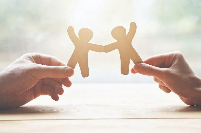 Hãy đi cùng những người bạn tốt để giúp nhau phát triển (Ảnh: Internet) Hãy đi cùng những người bạn tốt để giúp nhau phát triển (Ảnh: Internet)