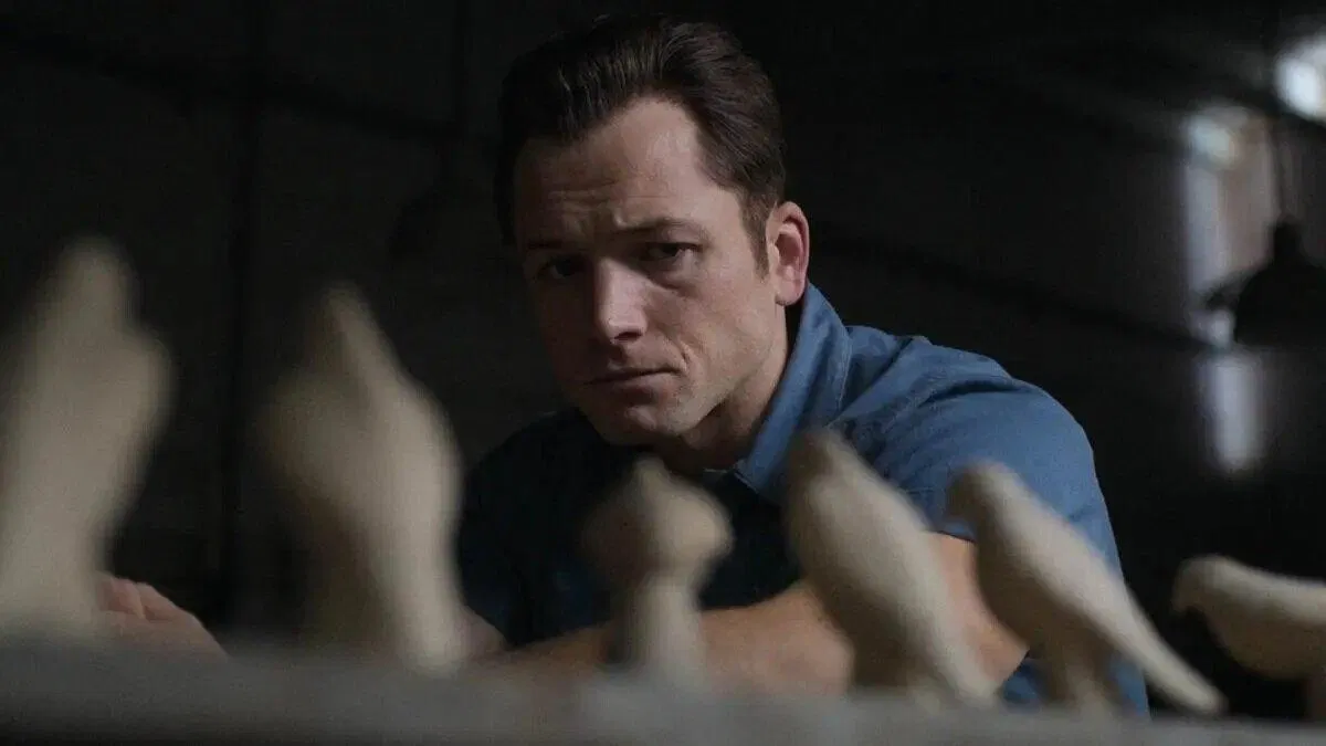 Vì sao tên phim là Black Bird, phải xem đến cuối mới hiểu được. (Ảnh: Internet)