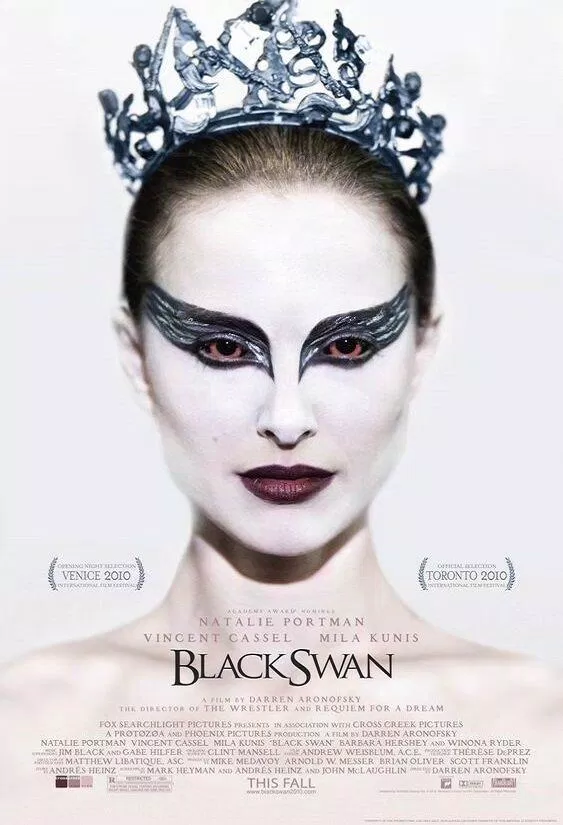 Poster phim Black Swan (nguồn: Internet) Poster phim Black Swan (nguồn: Internet)