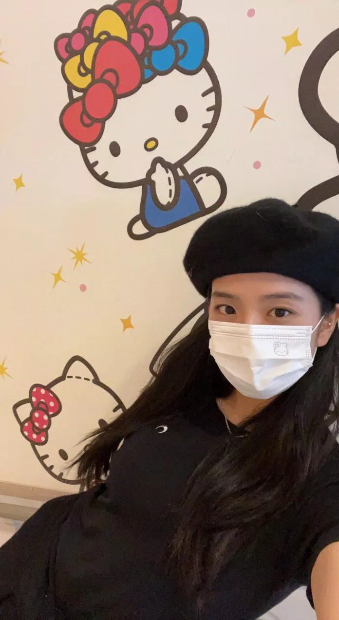 Trang phục của BLACKPINK Jisoo trùng với bức ảnh bị leak (Ảnh: Internet)