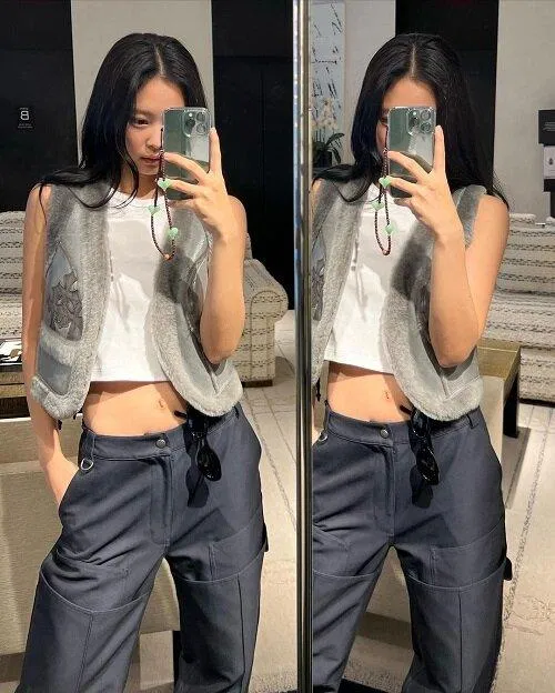 Jennie trông gợi cảm với chiếc quần hàng hiệu cá tính. Nguồn: Internet