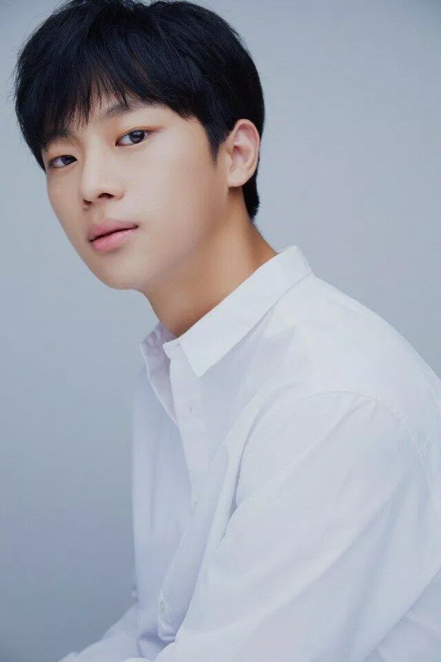 Boss-Dol Mart: Xiumin (EXO) và Hyungwon (MONSTA X) lập boyband ở phim mới - Kiến thức mới 2024 8 Các diễn viên trong Boss-dol Mart (Ảnh: Internet)
