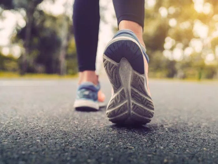 Dù không đi bộ được 10.000 bước, bạn vẫn đạt được những lợi ích về sức khỏe tương tự (Ảnh: Internet)