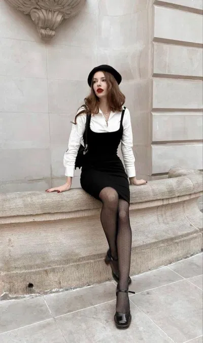 Sự kết hợp mới lạ giữa sơ mi trắng và váy body. (Nguồn ảnh: Internet)