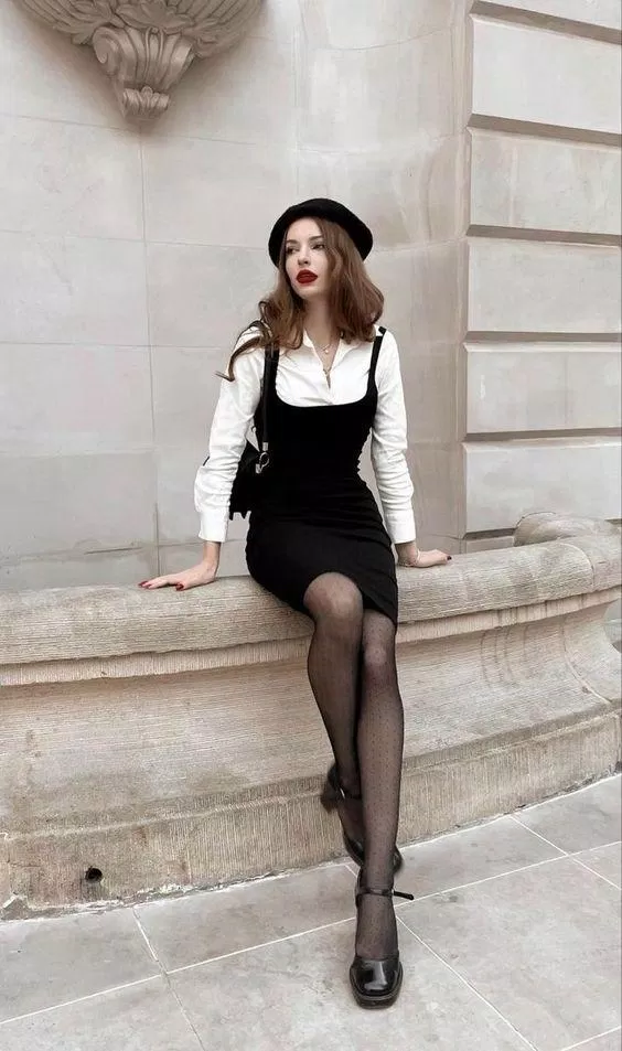 Sự kết hợp mới lạ giữa sơ mi trắng và váy body. (Nguồn ảnh: Internet)
