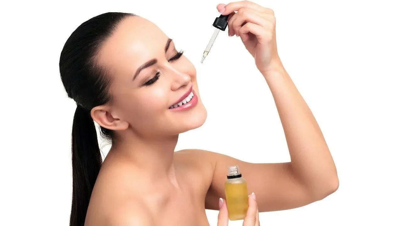 Nếu bạn có một làn da thiếu nước hãy thử các loại serum cấp nước (Ảnh: Internet)