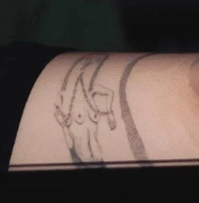 Hình xăm mới nhất của Chaeyoung TWICE. (Ảnh: Internet)