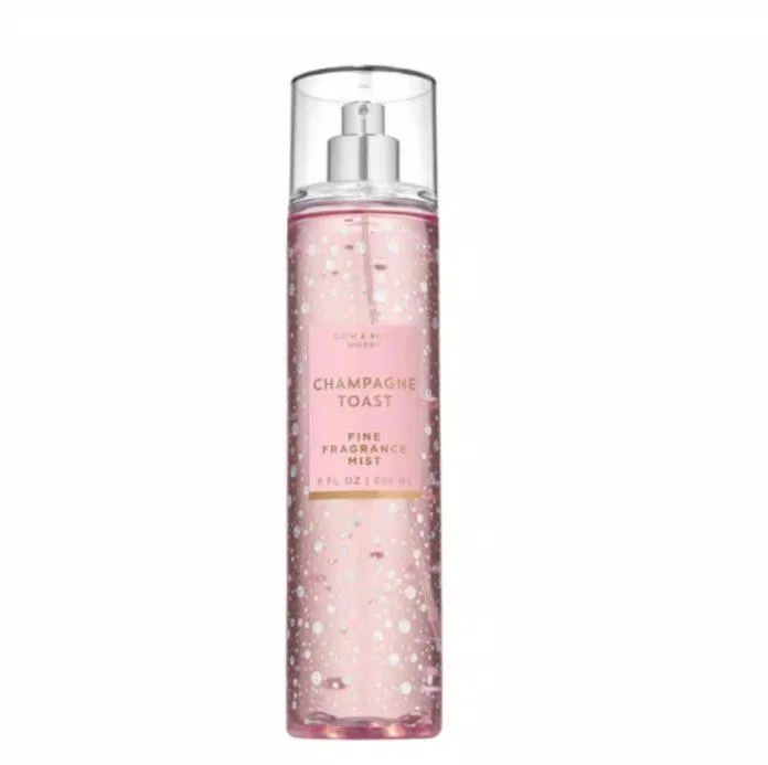 Bath & Body Works Champagne Toast Fine Fragrance Mist có màu hồng nữ tính. (Nguồn: Internet).