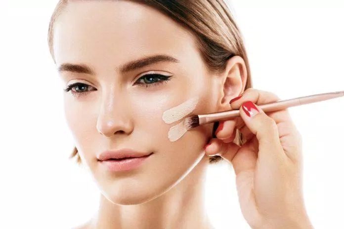 Concealer là sản phẩm không thể thiếu trong tủ đồ makeup. (Nguồn: Internet).