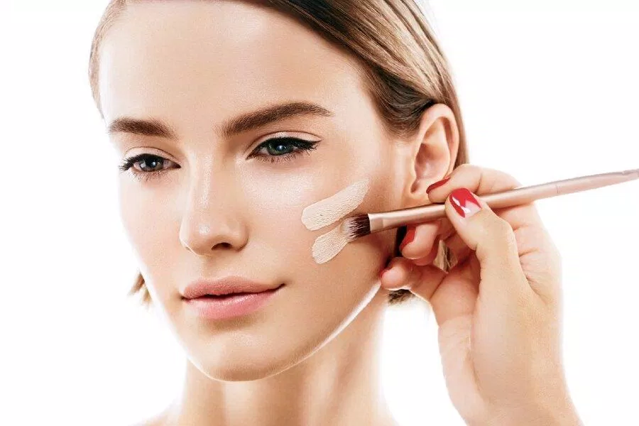 Concealer là sản phẩm không thể thiếu trong tủ đồ makeup. (Nguồn: Internet).