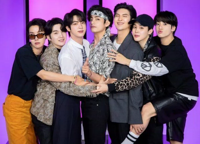 Từ trái qua: J-Hope, Suga, Jin, V, RM, Jimin, Jungkook (Nguồn: Internet)