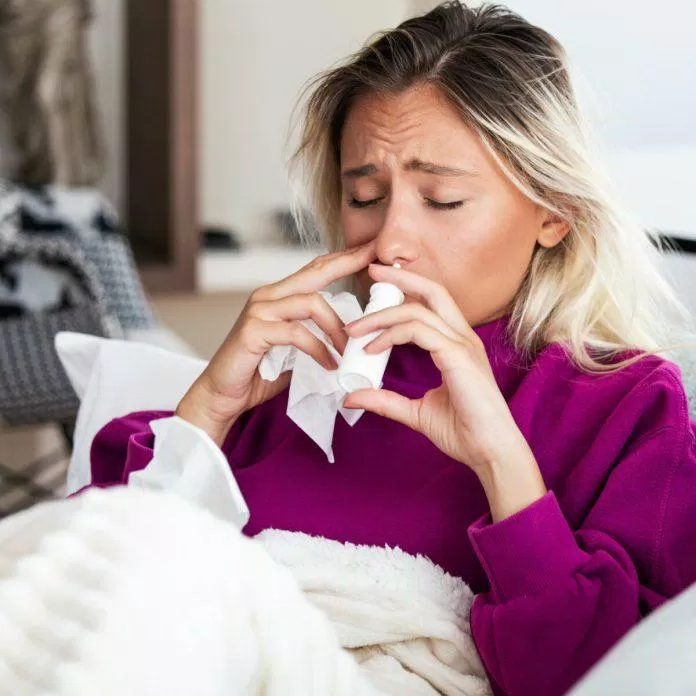 Viêm họng, sổ mũi, hắt xì... có thể là triệu chứng của cúm A (Ảnh: Internet)
