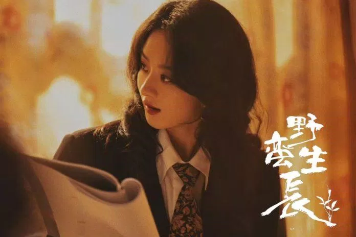 Triệu Lệ Dĩnh vào vai nữ giám đốc mạnh mẽ trong Dạ Man Sinh Trường.  Ảnh: Internet