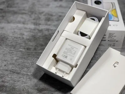 Điện thoại được kèm theo bộ sạc (Ảnh: Internet) Điện thoại được kèm theo bộ sạc (Ảnh: Internet)