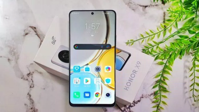 Điện thoại được dán màn hình sẵn nên bạn không cần tự dán (Ảnh: Internet) Điện thoại được dán màn hình sẵn nên bạn không cần tự dán (Ảnh: Internet)