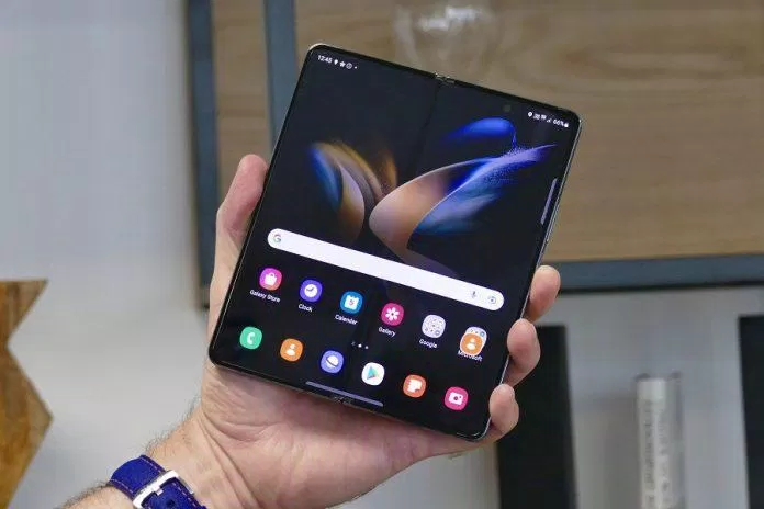 Z Fold mở ra như một chiếc máy tính bảng nhưng trải nghiệm không tốt như kỳ vọng (Ảnh: Internet) Z Fold mở ra như một chiếc máy tính bảng nhưng trải nghiệm không tốt như kỳ vọng (Ảnh: Internet)