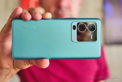 Cụm camera sau của V25 Pro gồm 3 ống kính (Ảnh: Internet) Cụm camera sau của V25 Pro gồm 3 ống kính (Ảnh: Internet)