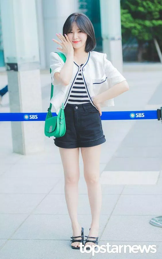 Wendy (Red Velvet): Nữ thần tượng luôn mang năng lượng tích cực mỗi khi đi làm - Kiến thức mới 2024 6 Nụ cười toả nắng của Wendy khi nhận quà của fan tặng. Nguồn: Internet