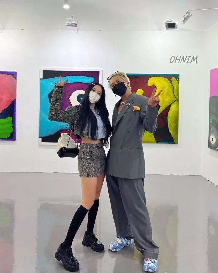 Hyomin tham dự triển lãm tranh của Mino (Ảnh: Internet)