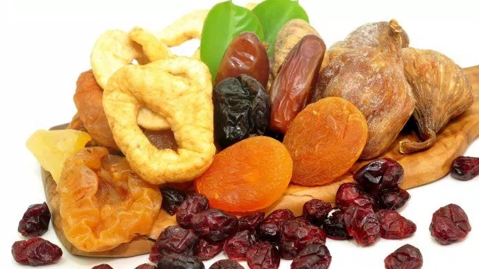 Nếu muốn ăn trái cây sấy khô không gây hại cho sức khỏe, hãy chọn loại không đường (Ảnh: Internet)