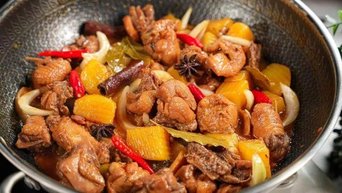 Gà kho khoai tây