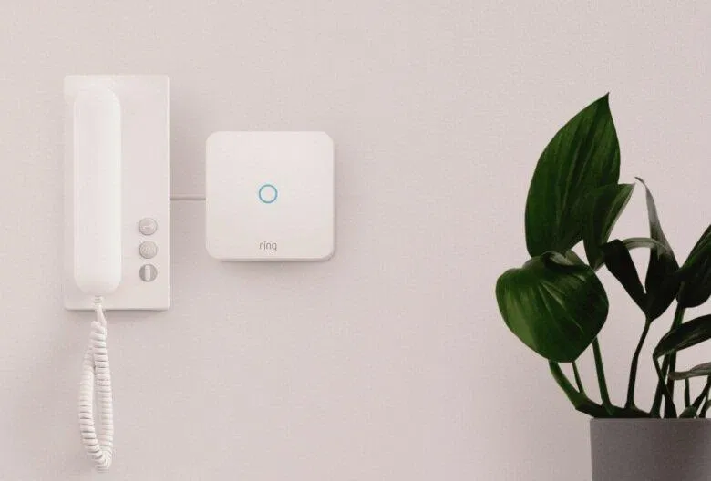 Thiết bị an ninh gia đình Ring Intercom (Ảnh: Internet) Thiết bị an ninh gia đình Ring Intercom (Ảnh: Internet)